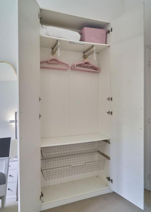 Stunning Luxury 2 Bed Apartment With En-Suite In Wokingham City Centre Extérieur photo