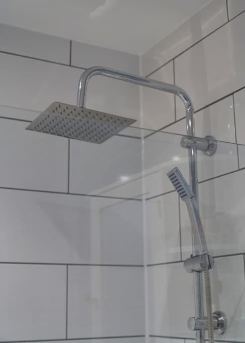 Stunning Luxury 2 Bed Apartment With En-Suite In Wokingham City Centre Extérieur photo
