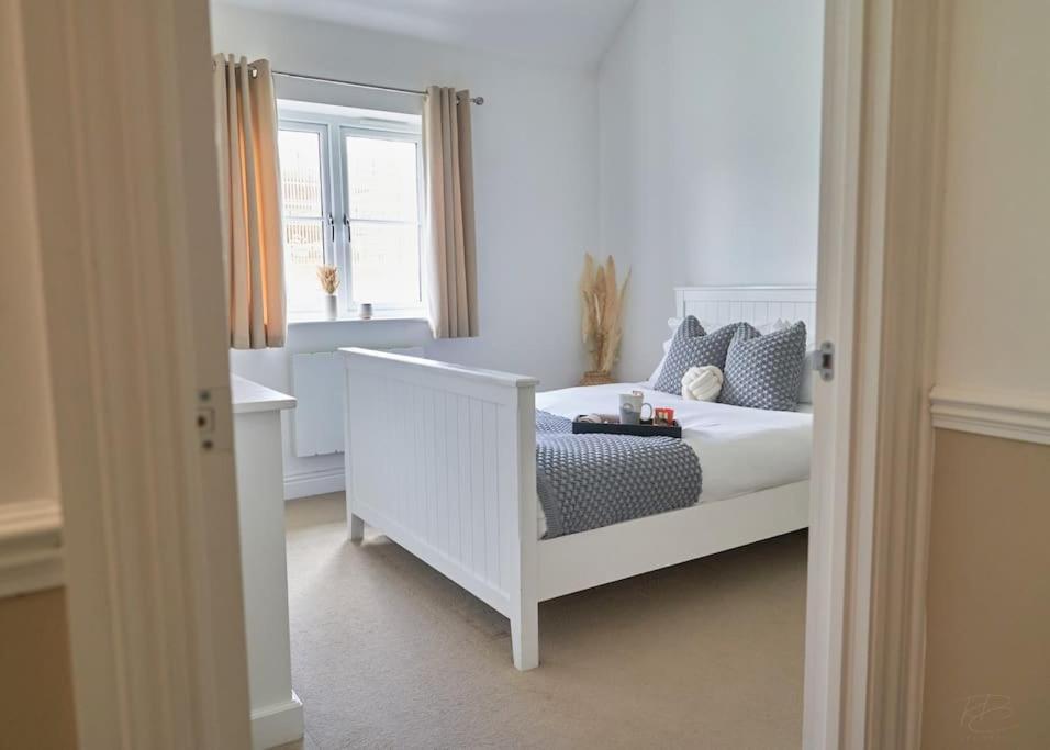 Stunning Luxury 2 Bed Apartment With En-Suite In Wokingham City Centre Extérieur photo